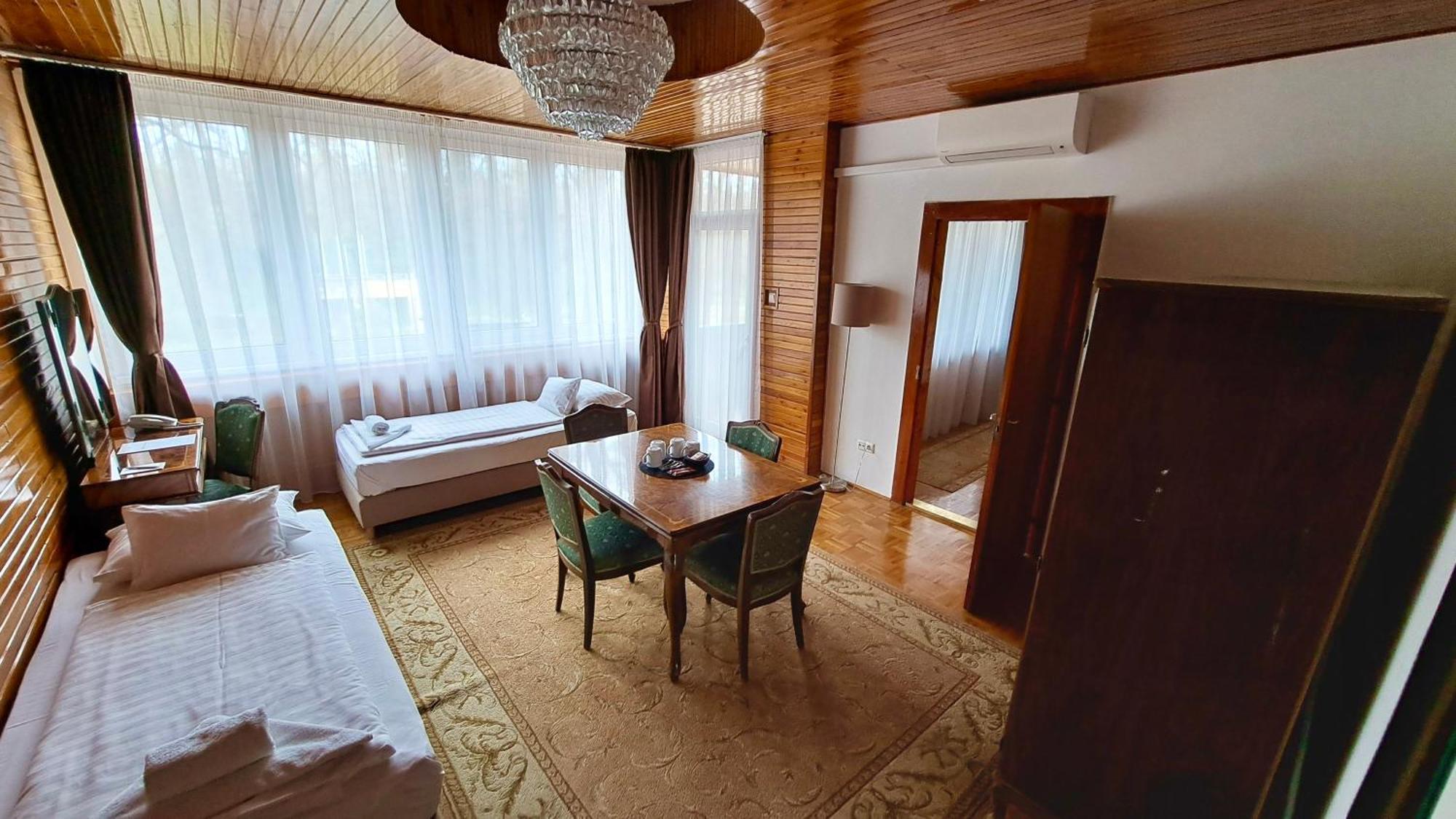 Ozoon Hotel Nyíregyháza Exterior foto